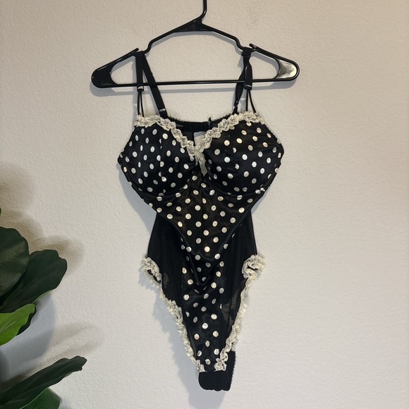 smart & sexy Other - Smart & Sexy Black Lace Trim Body suit